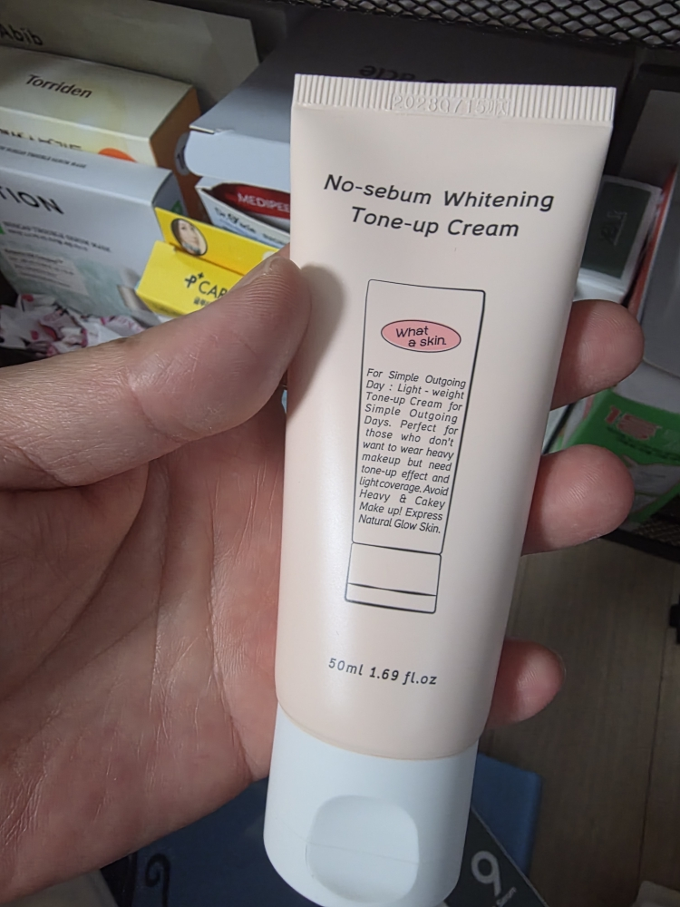 와더스킨 (Whataskin) 노세범 화이트닝 톤업크림 review image