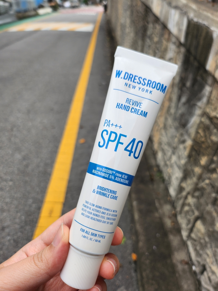 더블유드레스룸 (W.DRESSROOM) 리바이브 핸드크림 [SPF40/PA+++] review image
