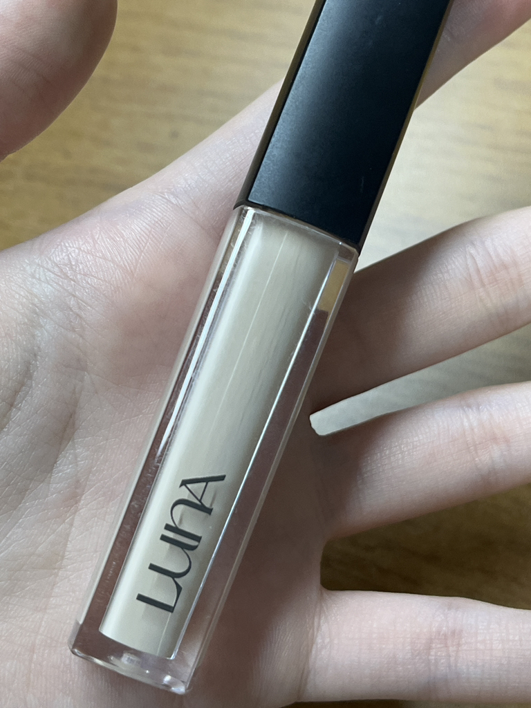 루나 (LUNA) 롱래스팅 팁 컨실러 [SPF34/PA++] [0.5호 포슬린] review image