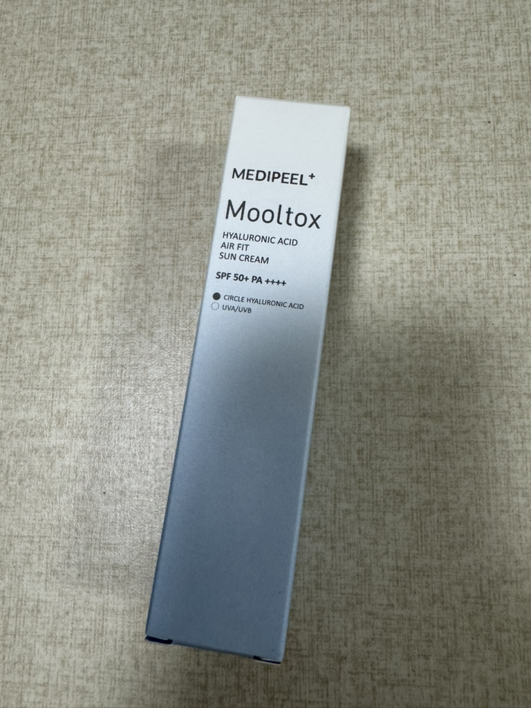 메디필 (MEDIPEEL) 히알루론산 물톡스 밀착 보송 선크림 [SPF50+/PA++++] review image