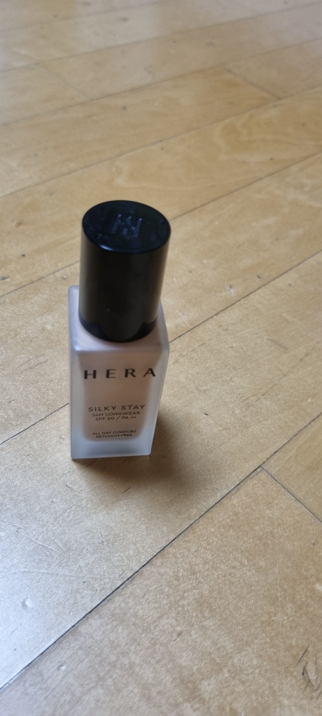 헤라 (HERA) 실키 스테이 24H 롱웨어 파운데이션 [SPF20/PA++] [21N1 바닐라] review image