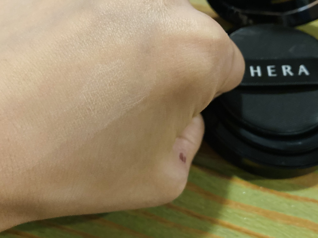 헤라 (HERA) 블랙 쿠션 파운데이션 [SPF34/PA++] [23N1 베이지] review image