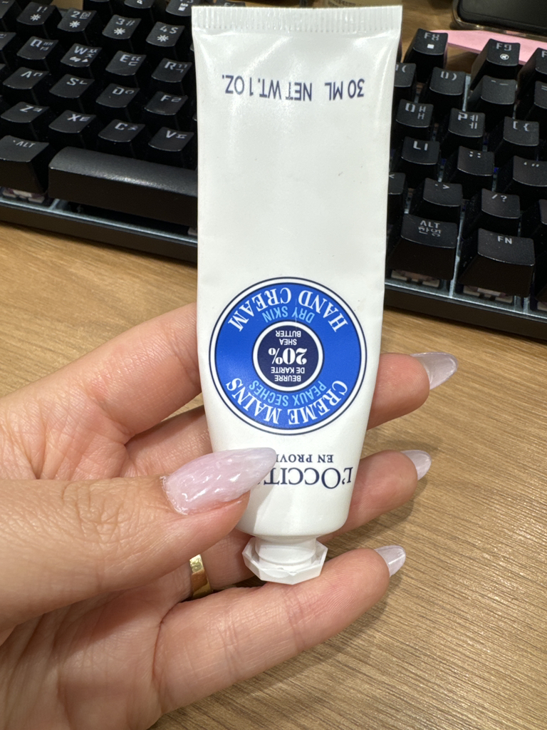 록시땅 (LOCCITANE) 시어 버터 드라이 스킨 핸드 크림 review image