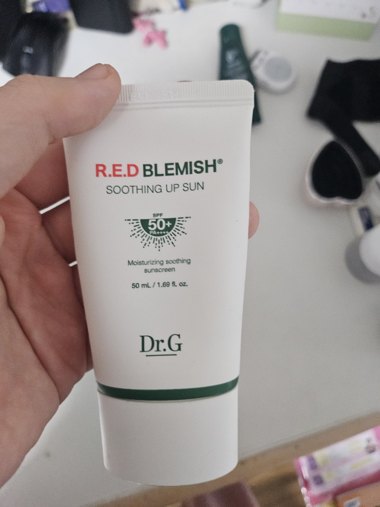 닥터지 (Dr.G) 레드 블레미쉬 수딩 업 선 [SPF50+/PA++++] review image