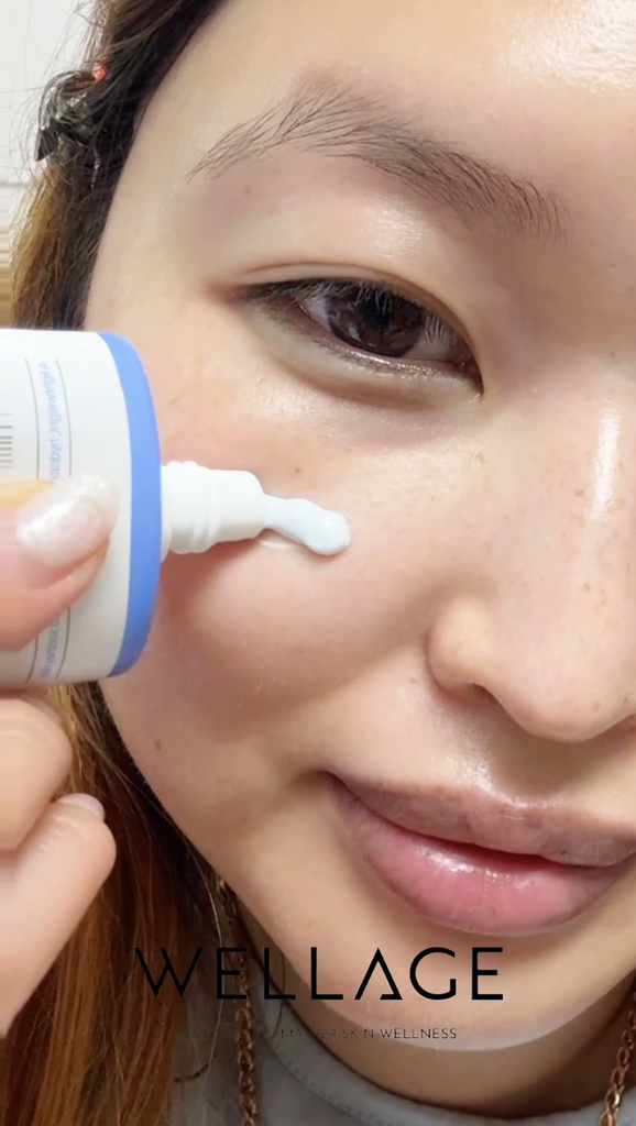 웰라쥬 (WELLAGE) 리얼 히알루로닉 블루 선크림 [SPF50+/PA++++] review image