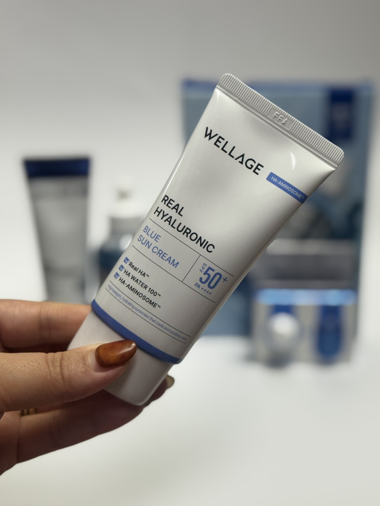웰라쥬 (WELLAGE) 리얼 히알루로닉 블루 선크림 [SPF50+/PA++++] review image