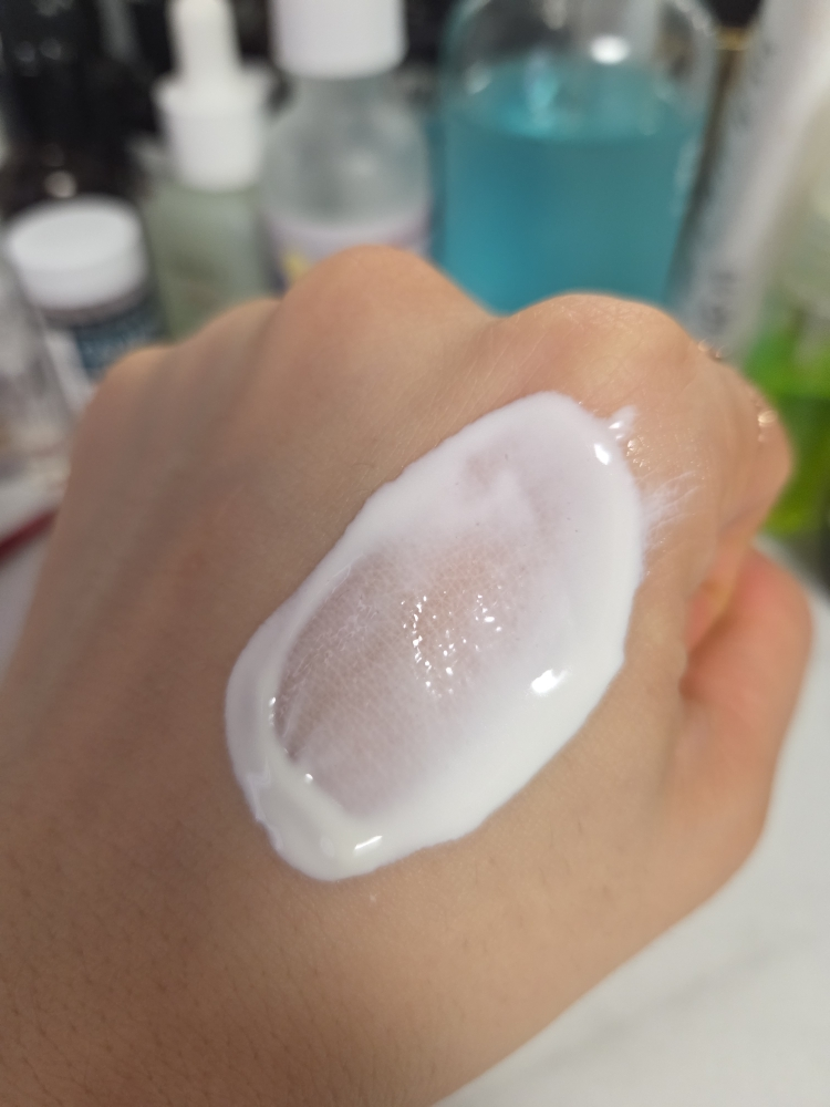 뉴베리프 (NEUVELIF) 백합 리커버리 선크림  [SPF50+/PA++++] review image