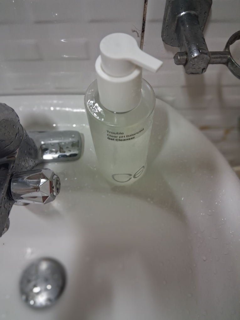 Trouble Clear 弱酸性啫喱洁面乳的真实用户使用照片