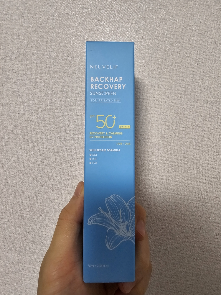 뉴베리프 (NEUVELIF) 백합 리커버리 선크림  [SPF50+/PA++++] review image