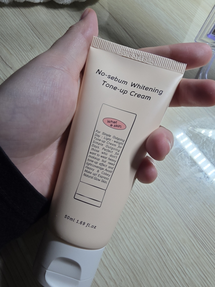 와더스킨 (Whataskin) 노세범 화이트닝 톤업크림 review image