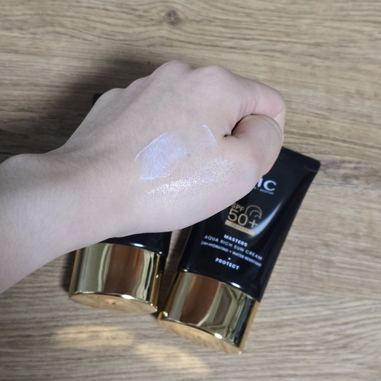 大师水润防晒霜 [SPF50+/PA++++]的真实用户使用照片