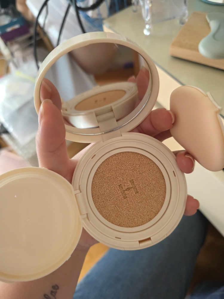 힌스 (hince) 세컨 스킨 글로우 쿠션 [SPF50+/PA++++] [21호 아이보리] review image