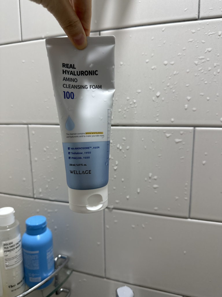 웰라쥬 (WELLAGE) 리얼 히알루로닉 아미노 클렌징 폼 review image