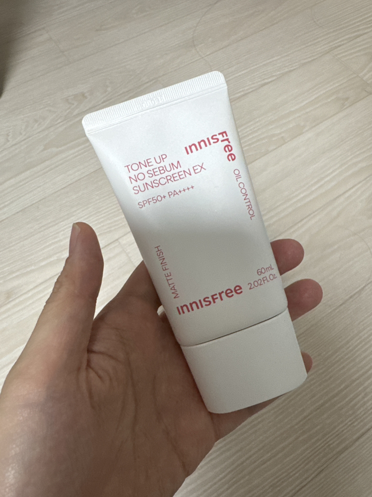이니스프리 (INNISFREE) 톤업 노세범 선스크린 EX [SPF50+/PA++++] review image