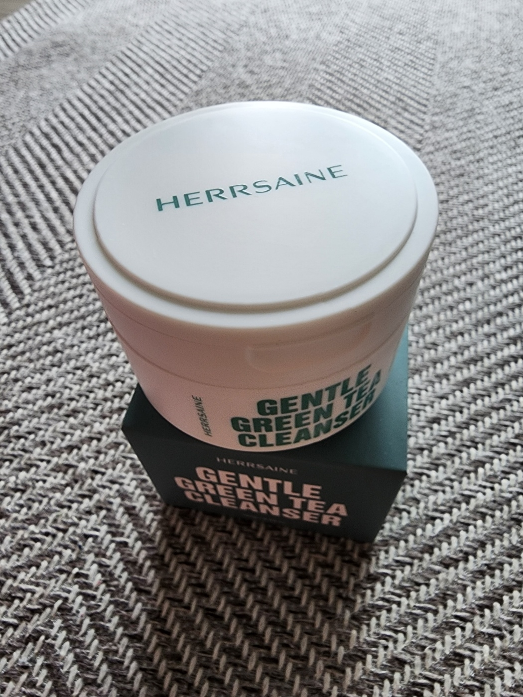헤르세인 (HERRSAINE) 젠틀 그린티 클렌저 review image