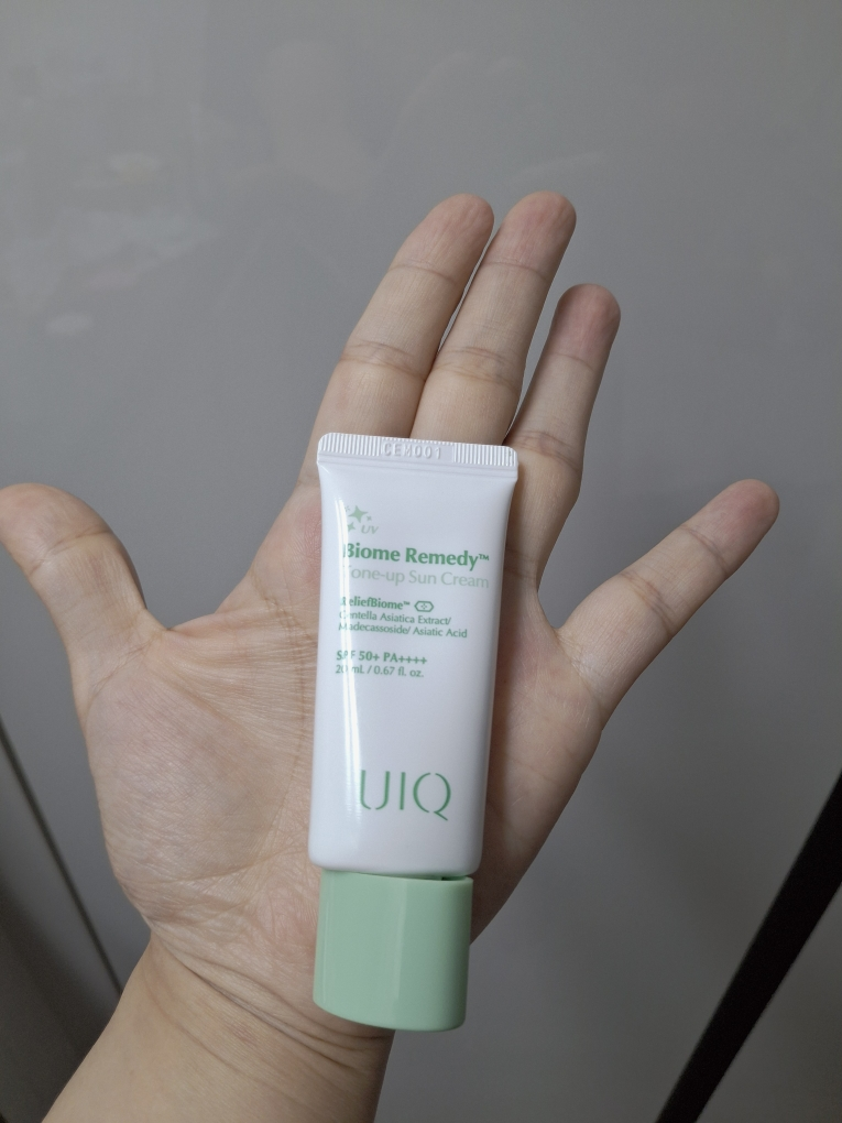 유이크 (UIQ) 바이옴 레미디 톤업 선크림 [SPF50+/PA++++] [그린] review image