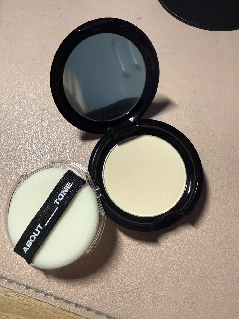 어바웃톤 (ABOUT_TONE.) 블러 파우더 팩트 [1.5 쿨페어] review image