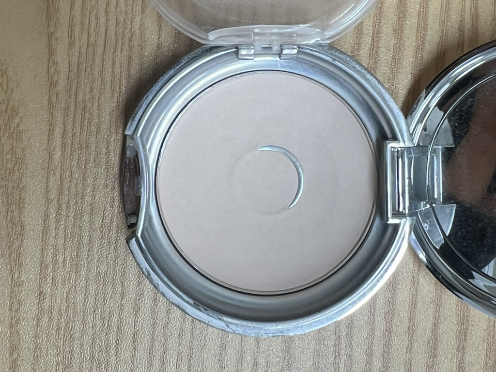 어바웃톤 (ABOUT_TONE.) 블러 파우더 팩트 [1.5 쿨페어] review image