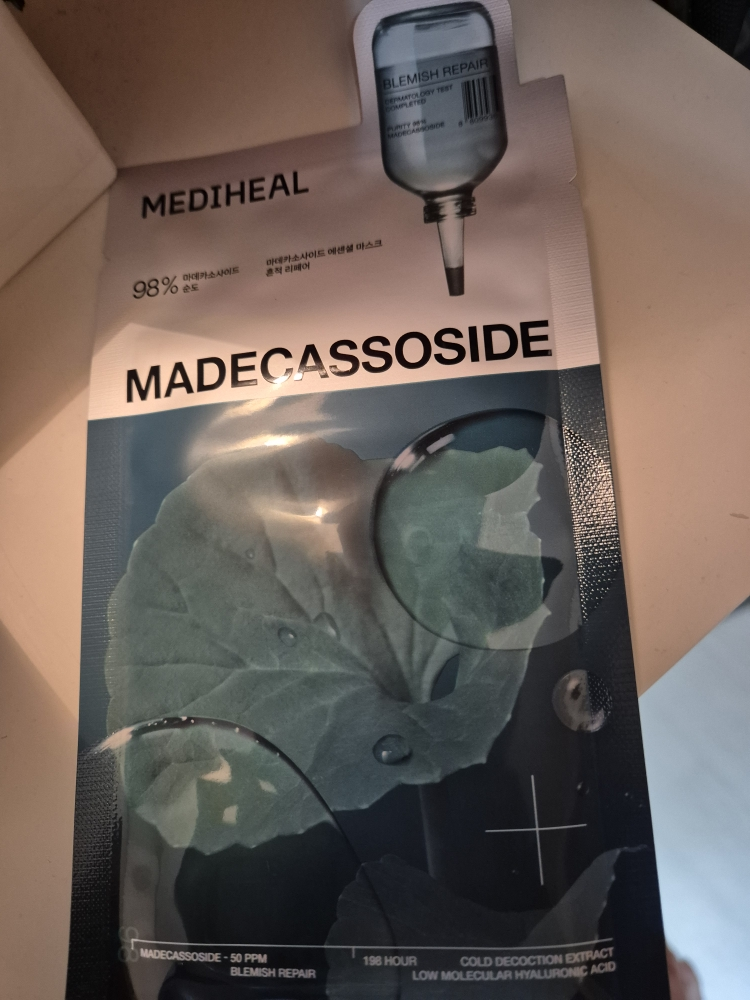 메디큐브 (medicube) 에이지알 부스터 프로 review image