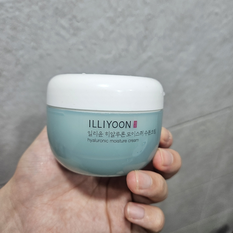 Ảnh đánh giá thực tế của người dùng về Kem dưỡng ẩm Hyaluron Moisture