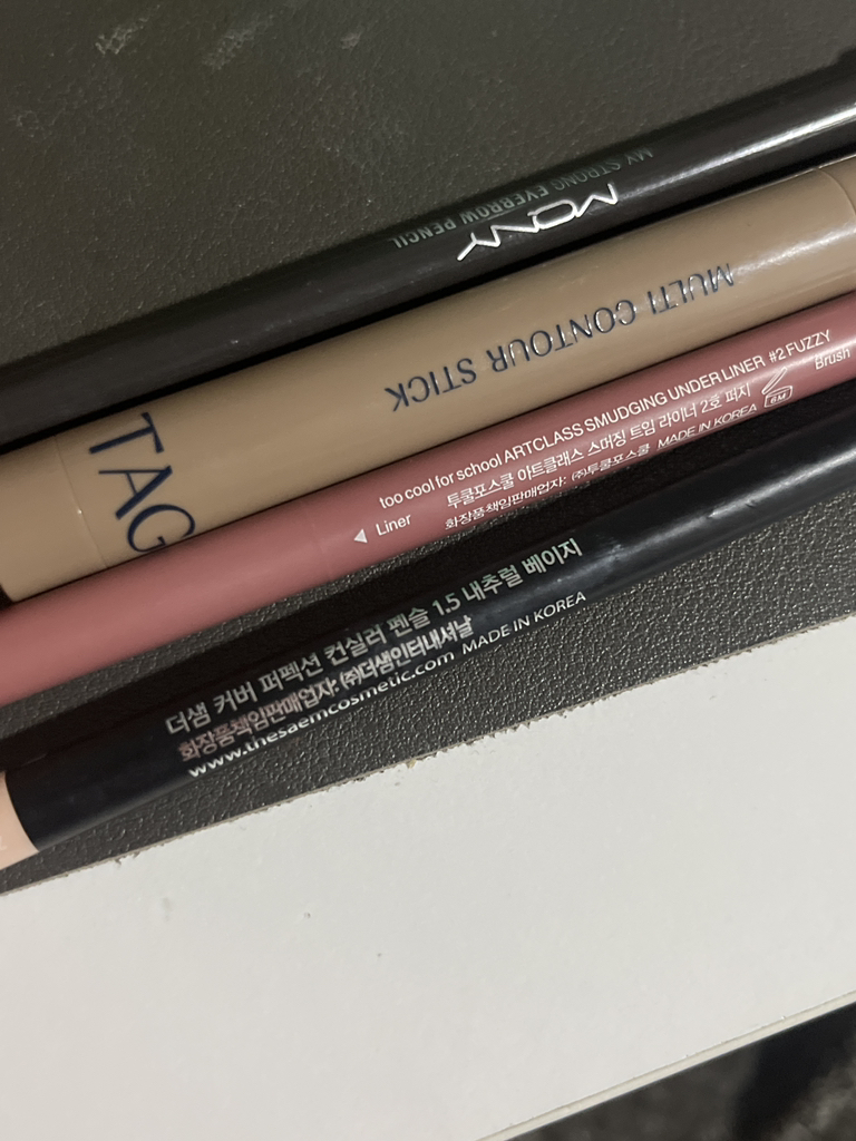 더샘 (theSAEM) 커버 퍼펙션 컨실러 펜슬 [1.5 내추럴베이지] review image