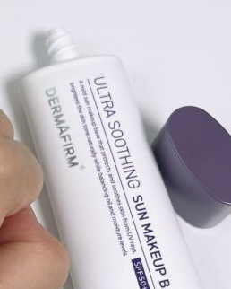 더마펌 (DERMAFIRM) 울트라 수딩 선 메이크업 베이스 R4 [SPF50+/PA++++] review image
