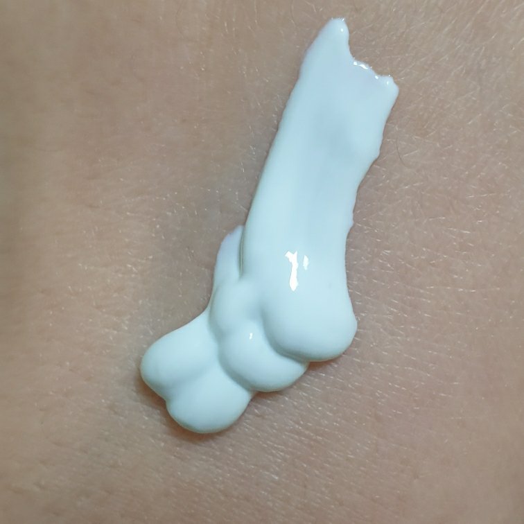 玻尿酸水润持久防晒霜 [SPF50+/PA++++]的真实用户使用照片