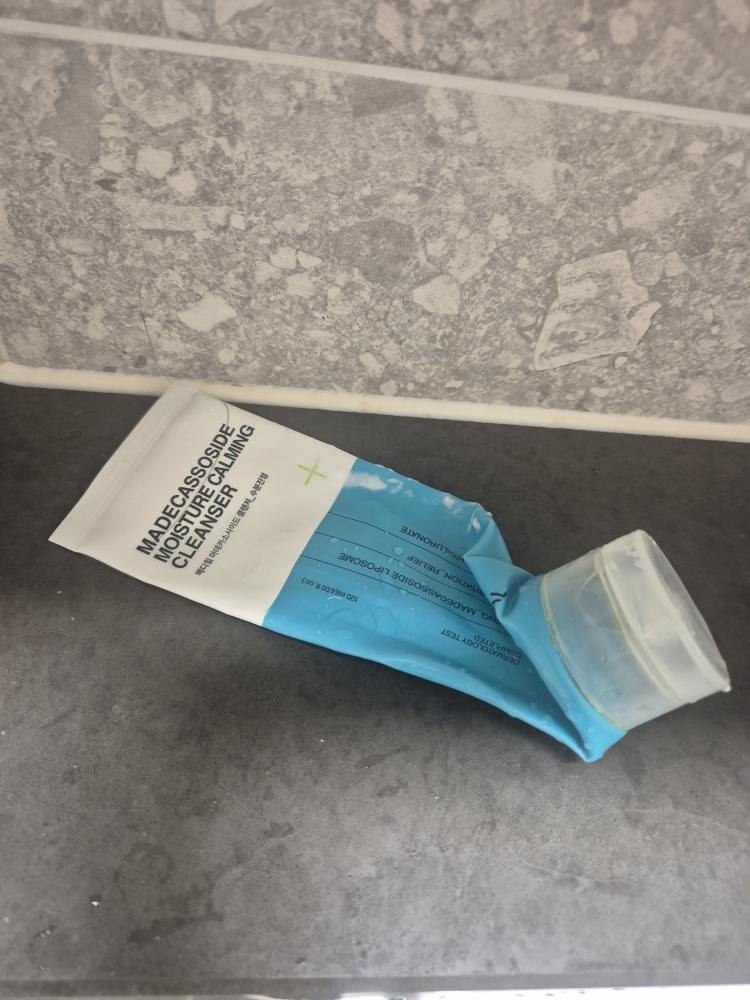 美迪惠尔 麦地卡索苷洁面乳 [水分舒缓］ common.review image