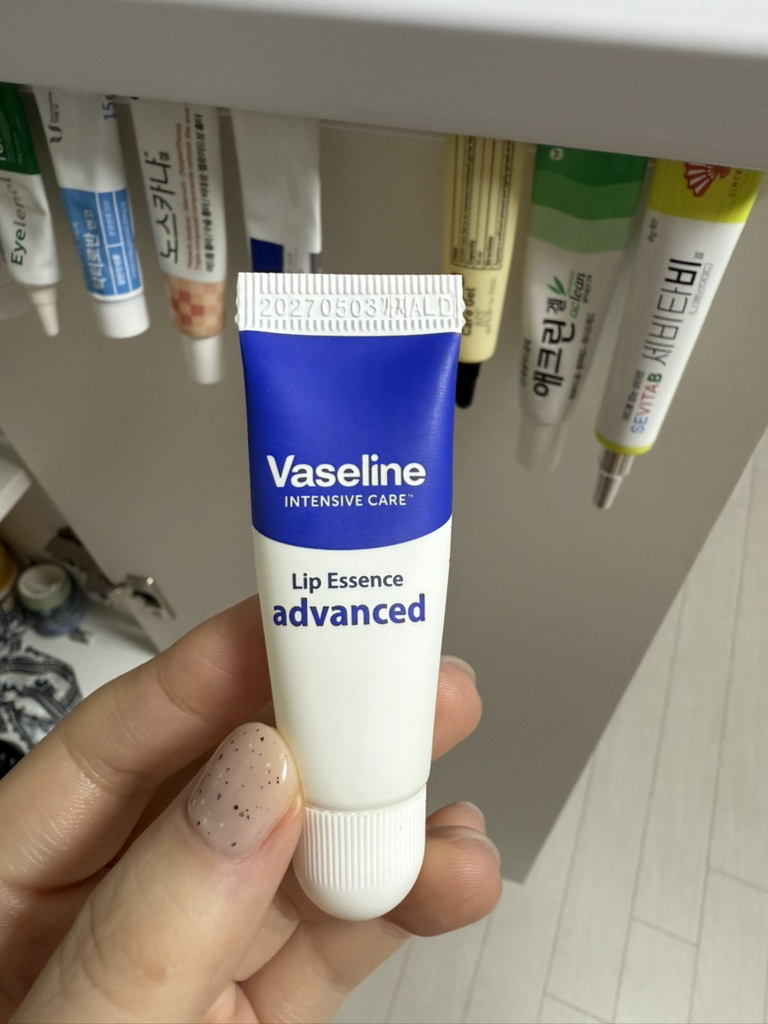 바세린 (Vaseline) 인텐시브 케어 립에센스 립밤 [어드밴스드] review image