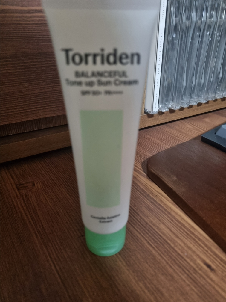 绿色提亮防晒霜 [SPF50+/PA++++]的真实用户使用照片