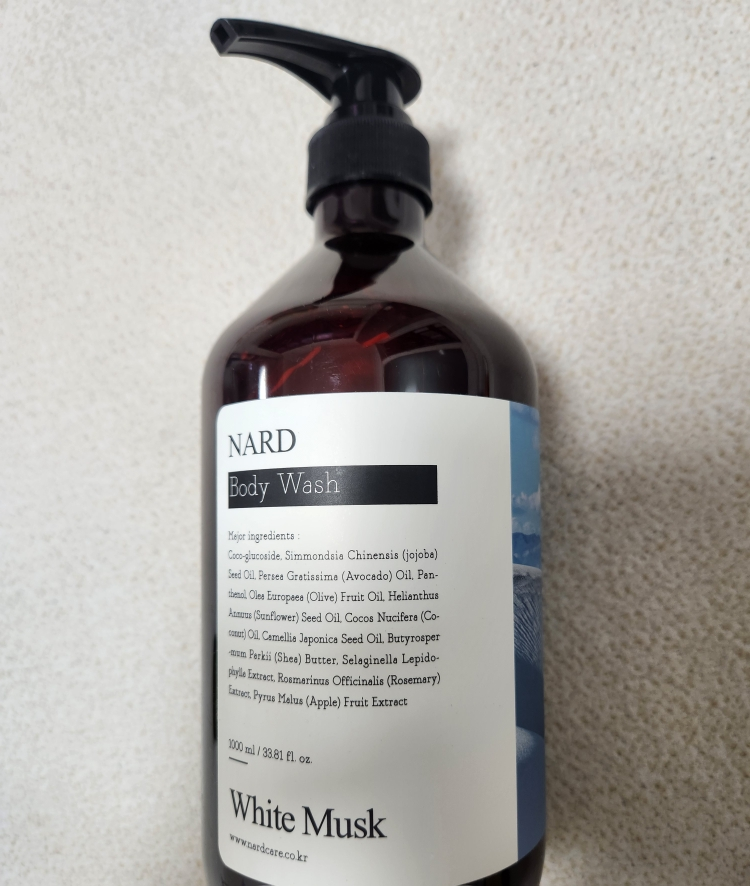 나드 (NARD) 리프레쉬 퍼퓸드 바디워시 [화이트머스크향] review image