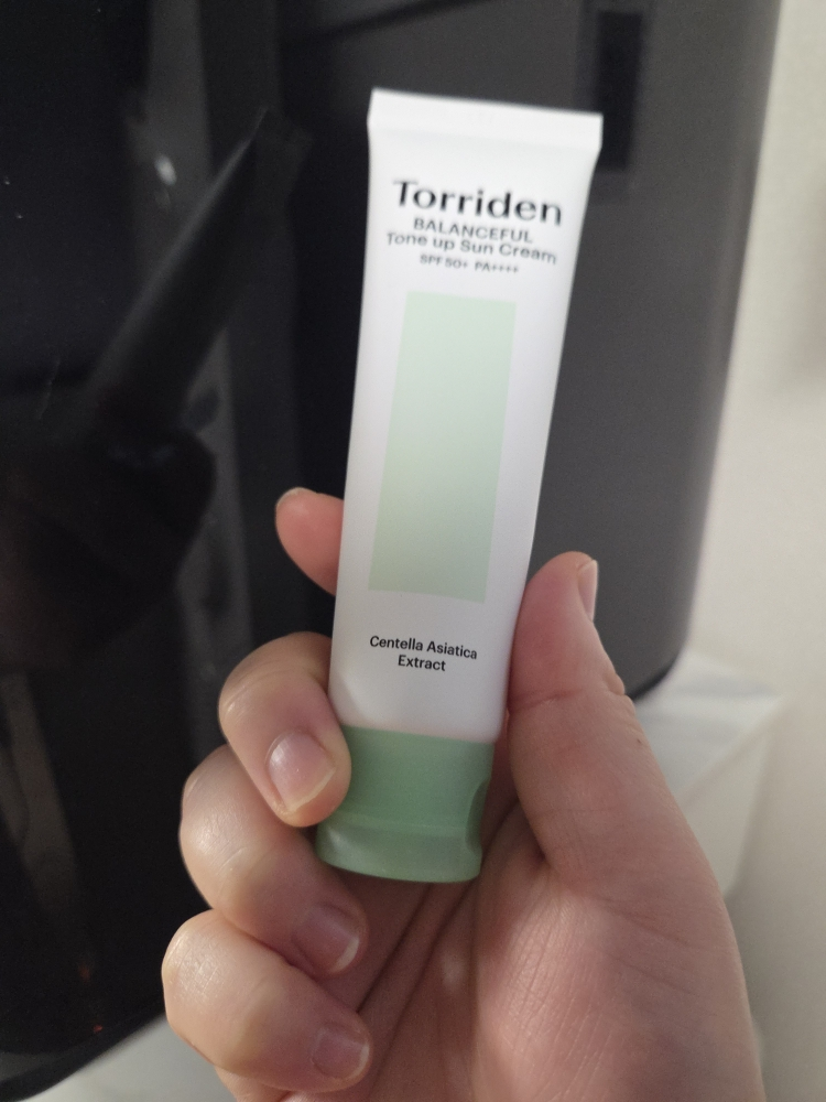 토리든 (Torriden) 밸런스풀 시카 톤업 선크림 [SPF50+/PA++++] review image
