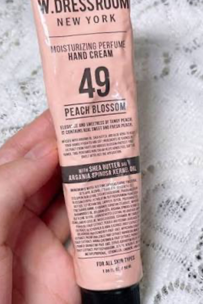 더블유드레스룸 (W.DRESSROOM) 퍼퓸 핸드크림 [No.49 피치블러썸] review image