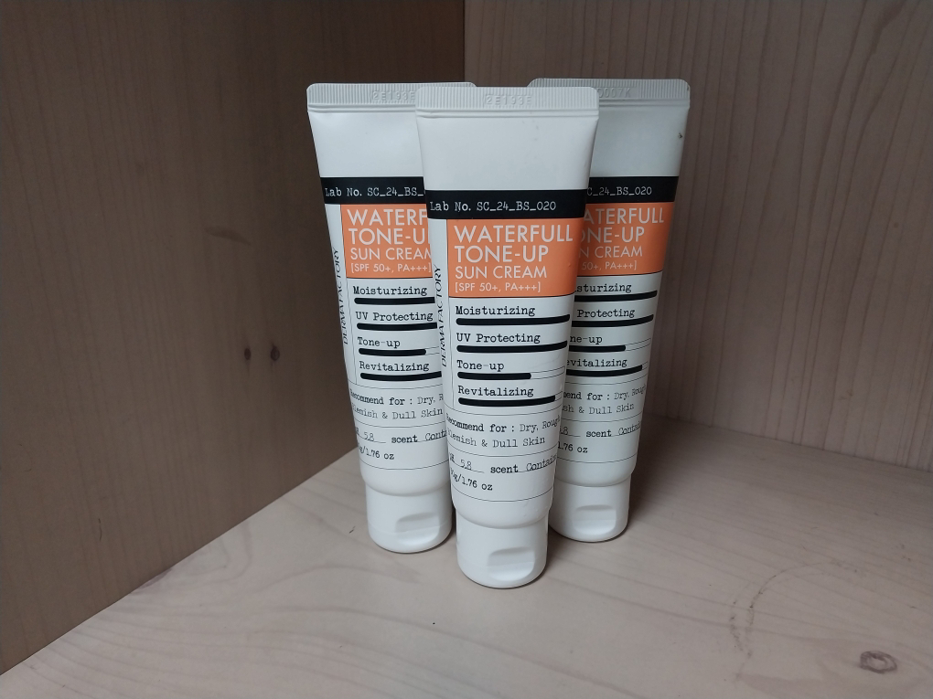 더마팩토리 (DERMAFACTORY) 워터풀 톤업 선크림 [SPF50+/PA+++] review image
