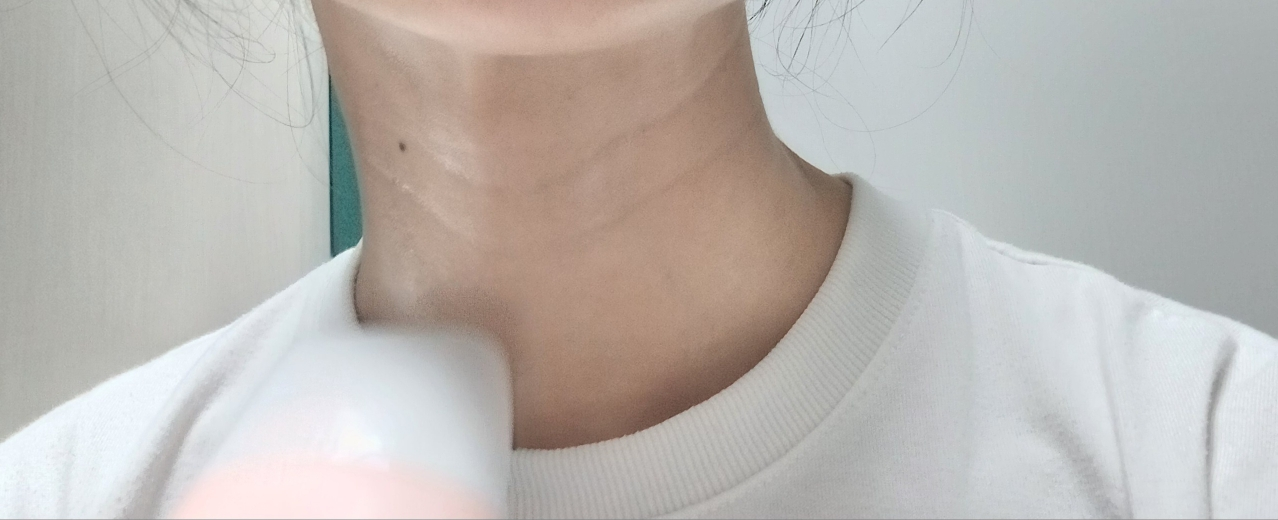 리르 (RiRe) 콜라겐 리프팅 넥 크림 review image