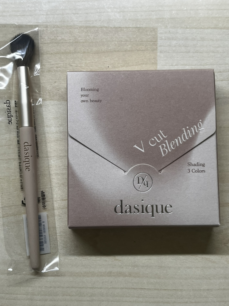 데이지크 (dasique) 브이컷 블렌딩 쉐딩 [02 쿨블렌딩] review image