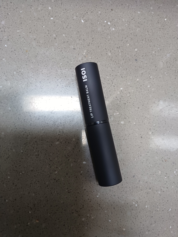 纯红色护唇膏的真实用户使用照片