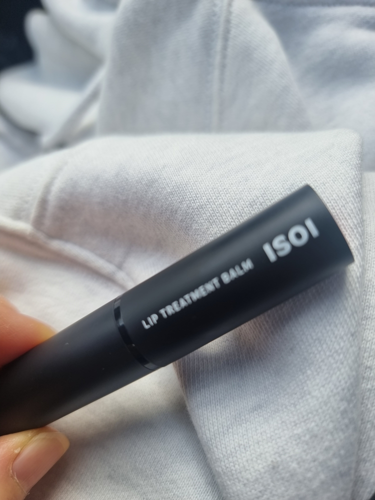 纯红色护唇膏的真实用户使用照片