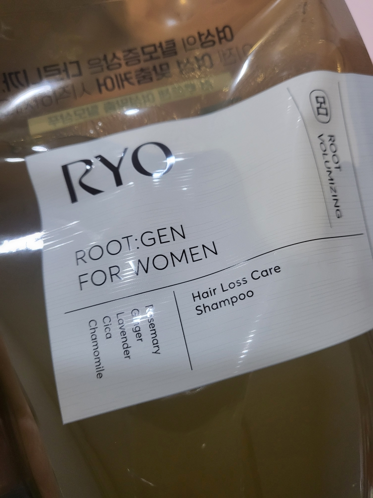 Ảnh đánh giá thực tế của người dùng về Rootgen Chăm sóc chuyên sâu cho tình trạng rụng tóc ở phụ nữ - Dầu gội tăng cường độ dày tóc