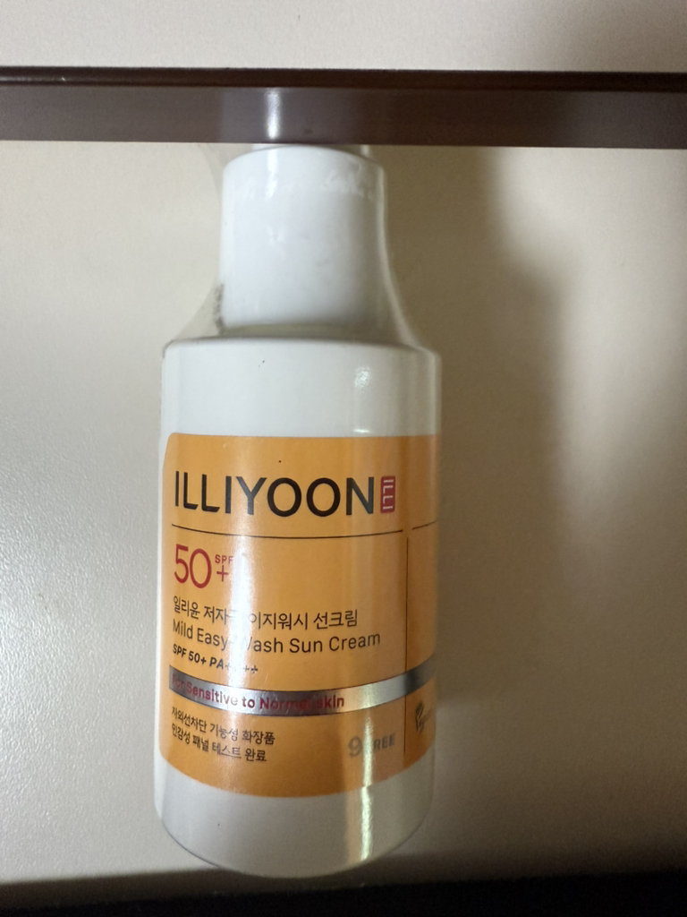 일리윤 (ILLIYOON) 저자극 이지워시 선크림 [SPF50+/PA++++] review image