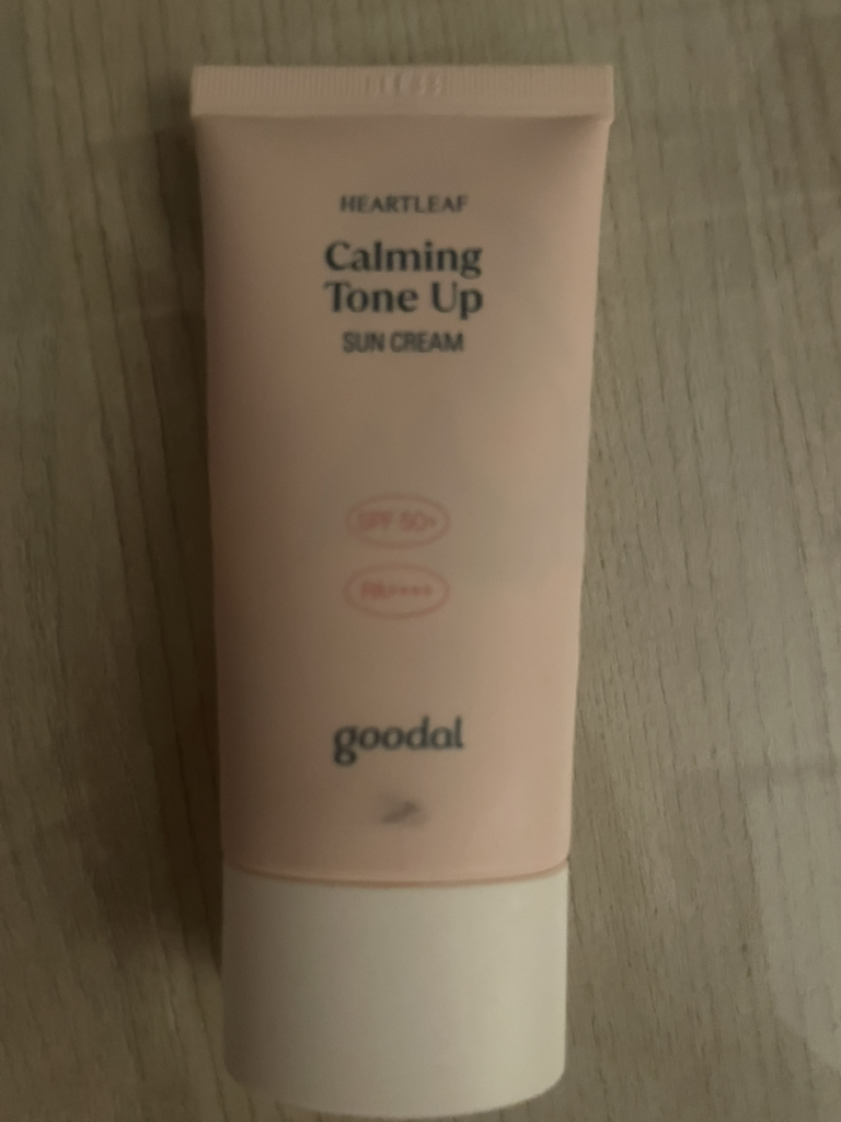 구달 (goodal) 맑은 어성초 진정 수분 톤업 선크림 [SPF50+/PA++++] review image
