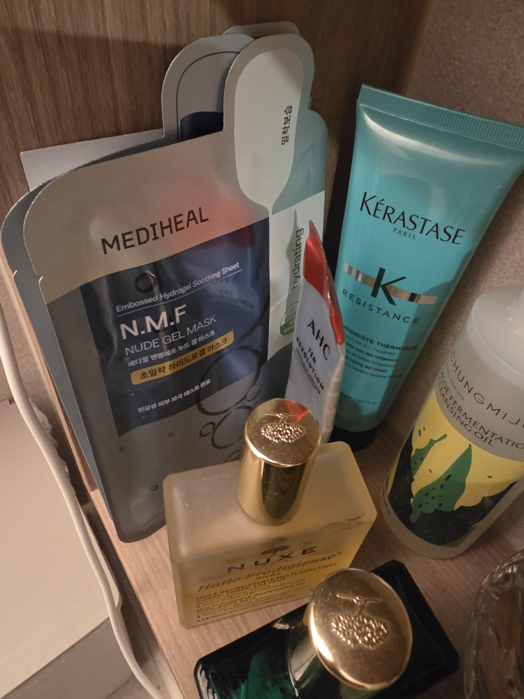 必需口罩 [玫瑰PDRN毛孔结光]的真实用户使用照片