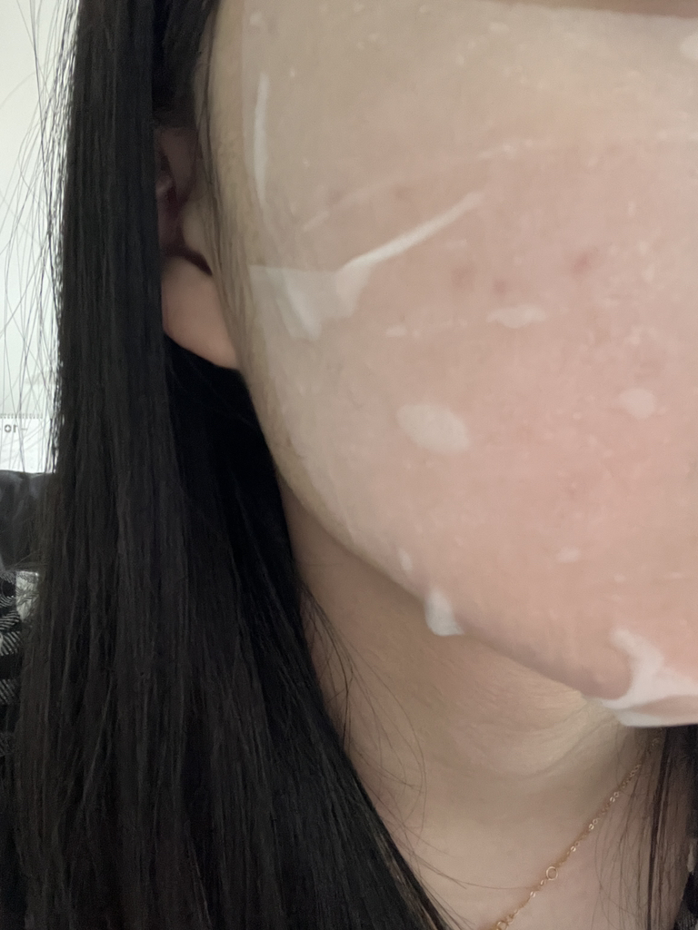 必需口罩 [高密度玻尿酸补水]的真实用户使用照片
