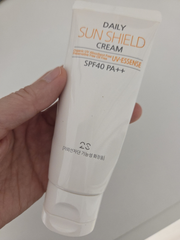이솔 (2SOL) 데일리 썬 쉴드 크림 [SPF40/PA++] review image