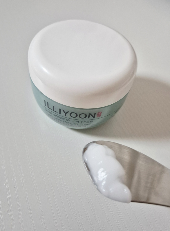 Ảnh đánh giá thực tế của người dùng về Kem dưỡng ẩm Hyaluron Moisture