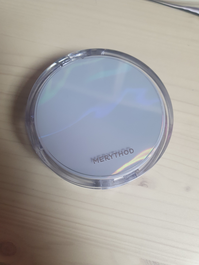 메리쏘드 (MERYTHOD) 워터 광채 쿠션 [SPF38/PA+++] [01 퓨어아이보리] review image