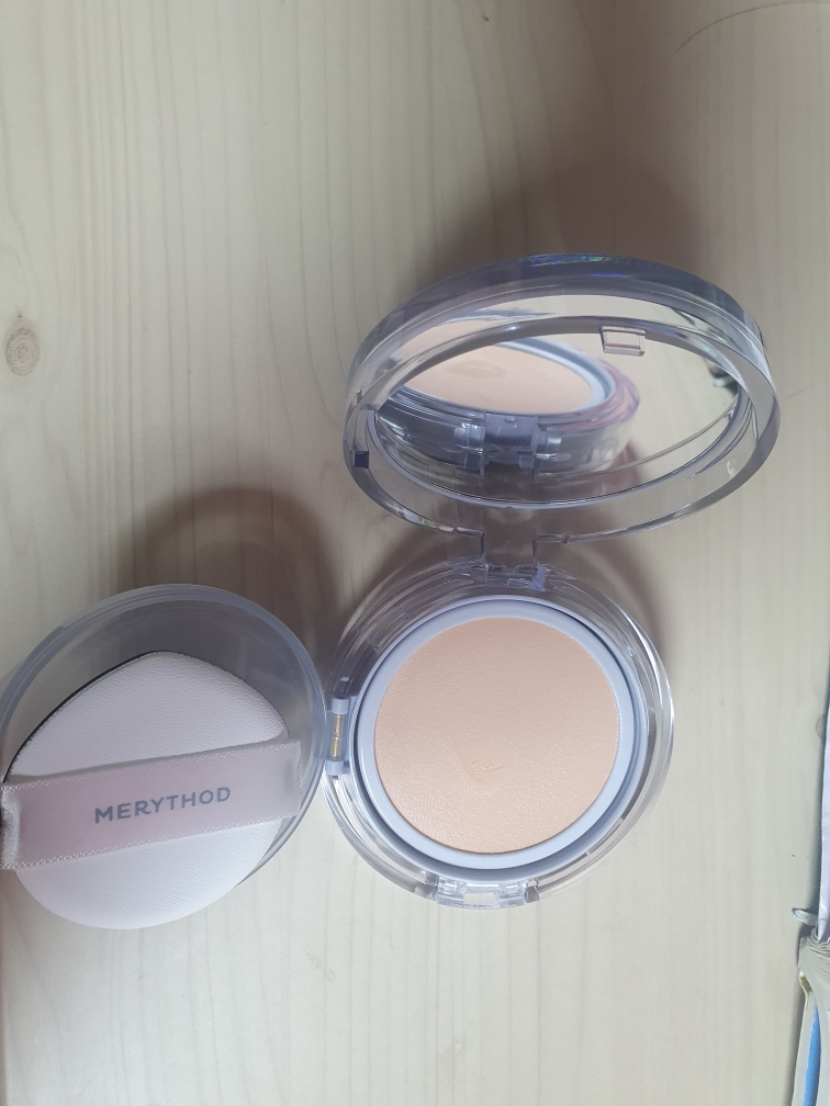 메리쏘드 (MERYTHOD) 워터 광채 쿠션 [SPF38/PA+++] [01 퓨어아이보리] review image
