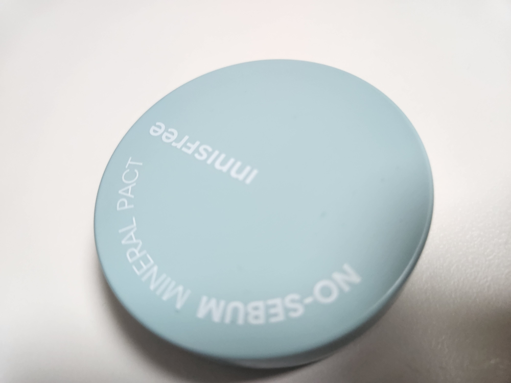 이니스프리 (INNISFREE) 노세범 미네랄 팩트 review image