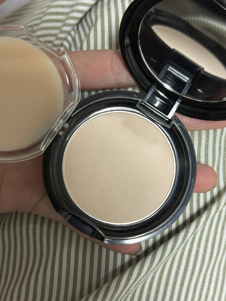 어바웃톤 (ABOUT_TONE.) 블러 파우더 팩트 [1.5 쿨페어] review image