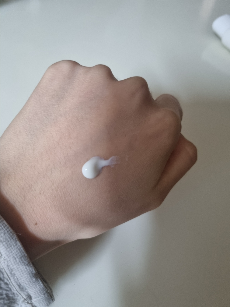 닥터상떼 (Dr.SANTE) 아줄렌 수더 선 에센스 [SPF50+/PA+++] review image